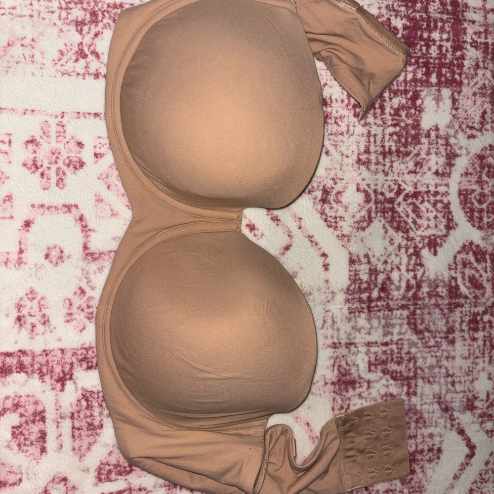 SKIMS Tan Strapless Bra